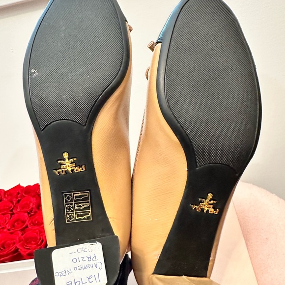 Authentic Prada cap toe heels - Picture 5 of 9